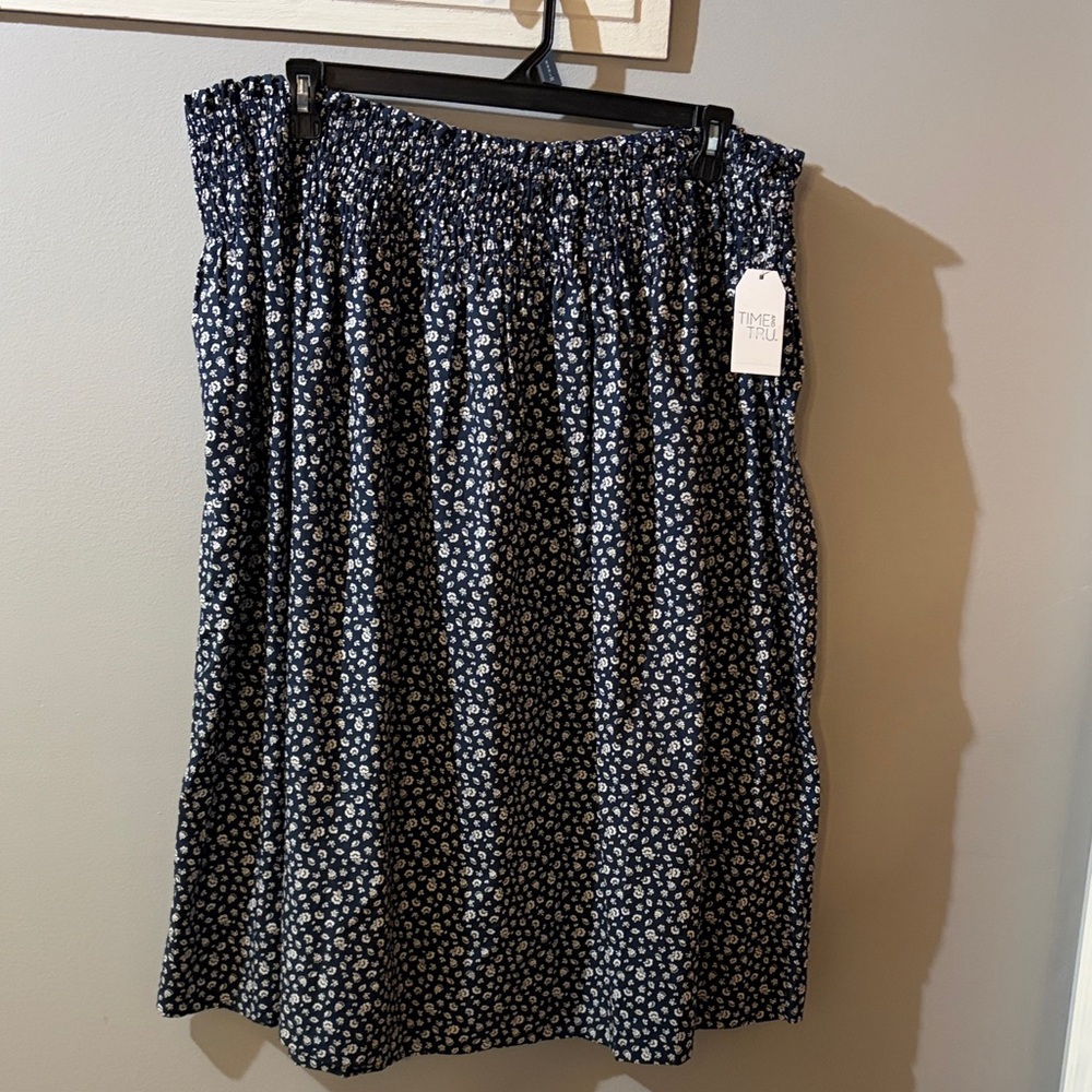 Time and Tru Navy Floral Elastic-Waist Midi Skirt with White Ditsy Print
